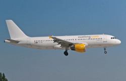 3012431_Vueling_A320_EC-ICT-whitetail_ORY_03072011.jpg