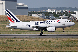 4402_A318_F-GUGQ_Air_France_1400~0.jpg